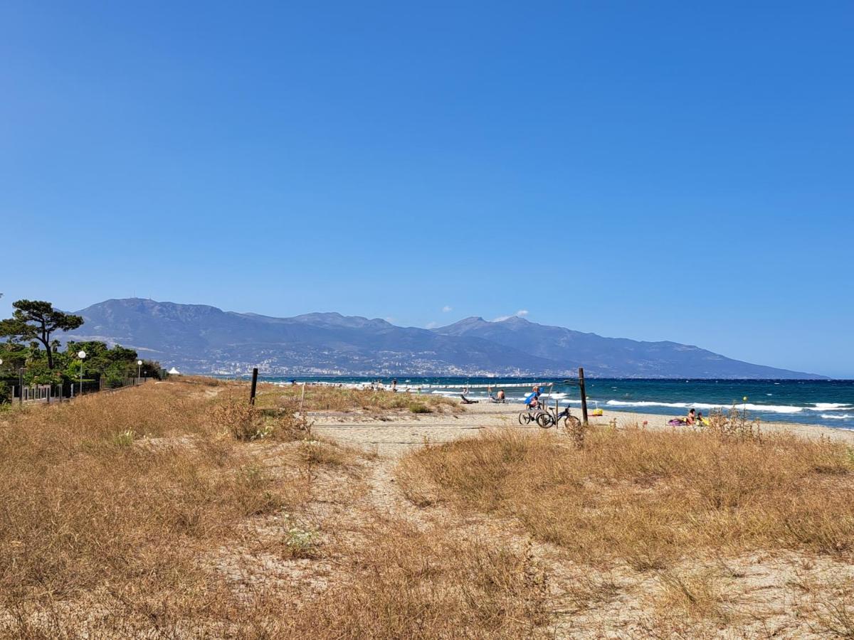Mini Villa Jardin 50 M Plage Борго Экстерьер фото
