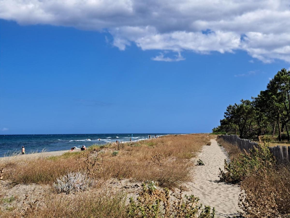 Mini Villa Jardin 50 M Plage Борго Экстерьер фото