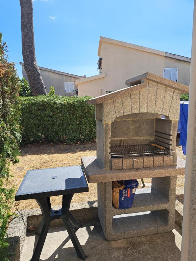 Mini Villa Jardin 50 M Plage Борго Экстерьер фото