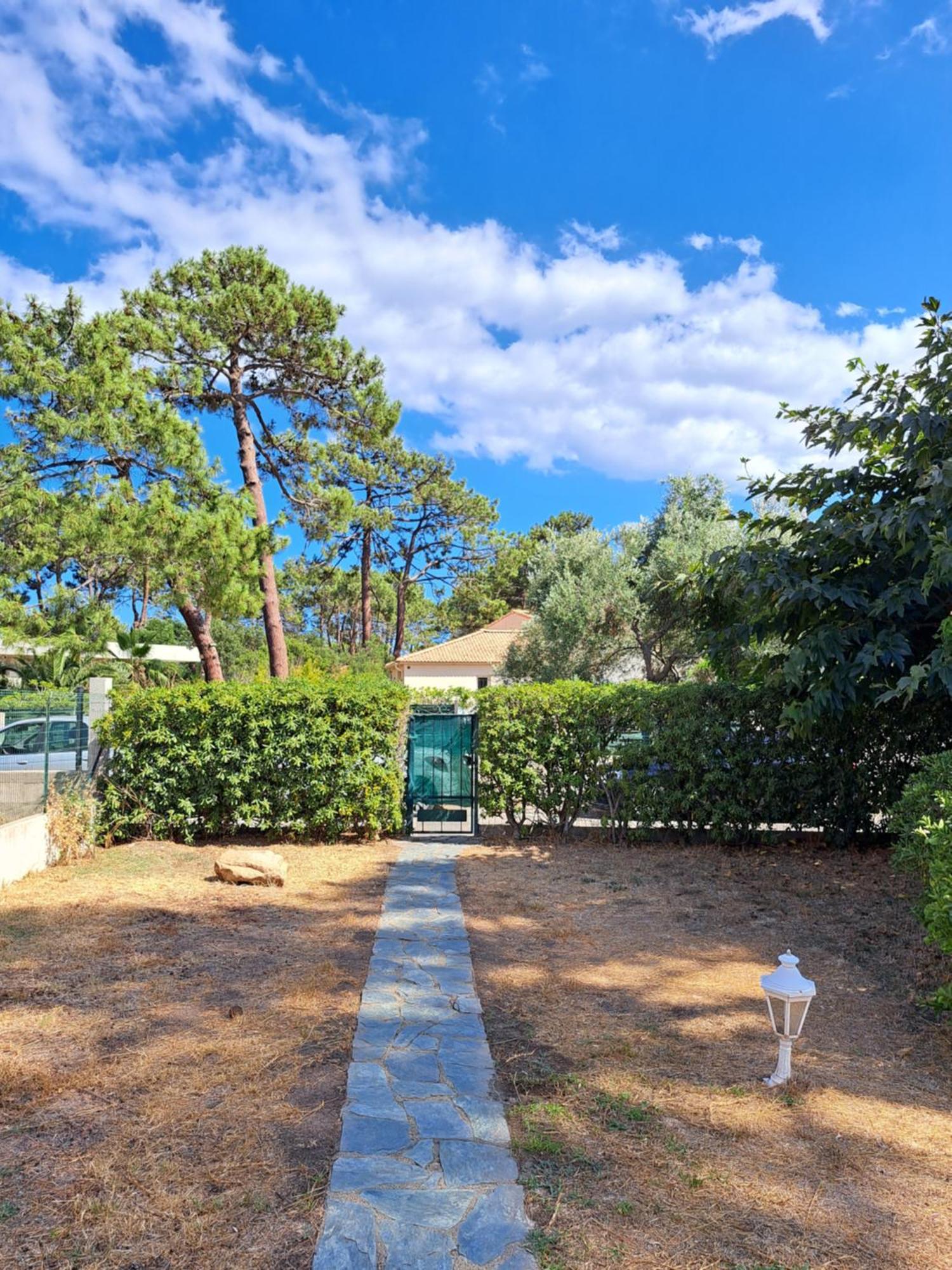 Mini Villa Jardin 50 M Plage Борго Экстерьер фото