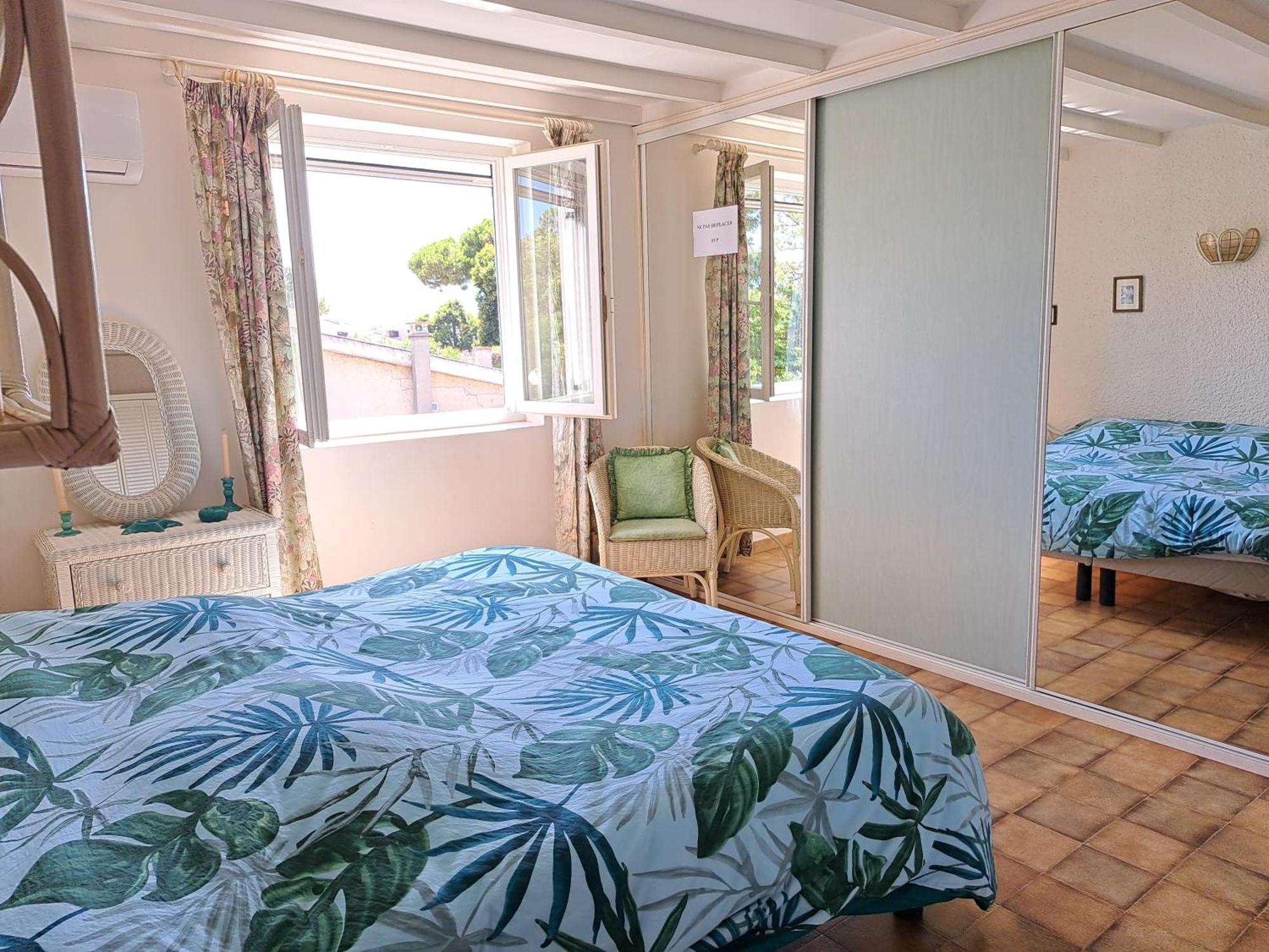 Mini Villa Jardin 50 M Plage Борго Экстерьер фото